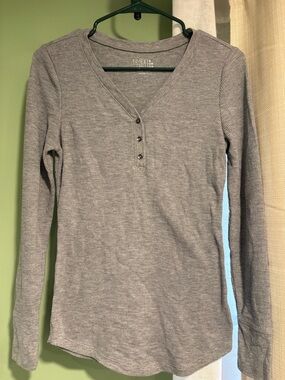 Time and Tru Light Gray Waffle Knit Henley Top - Small